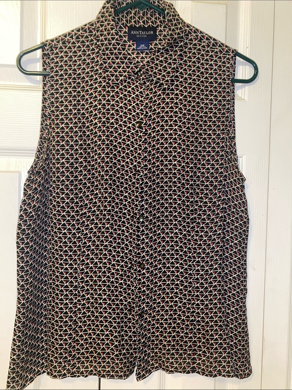 Ann Taylor Black Sleeveless Geometric Button-Front Blouse- 100% Silk